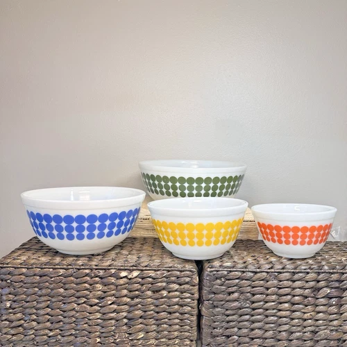 Vintage Pyrex Polka Dot Mixing Bowl Complete Set of 4 - See Condition