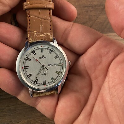 Omax Analog Day Date Wristwatch 2030 201255TA Leather Band WORKING 
