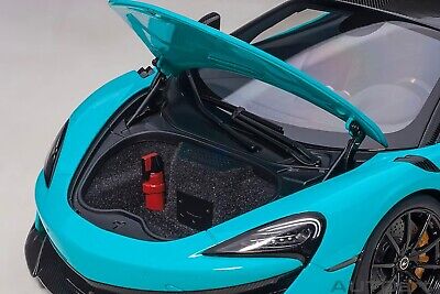 AUTOart 1/18 McLaren 600LT Light Blue Pearl / Carbon Roof AUTOart 1/18 McLaren 600LT Light Blue Pearl / Carbon Roof