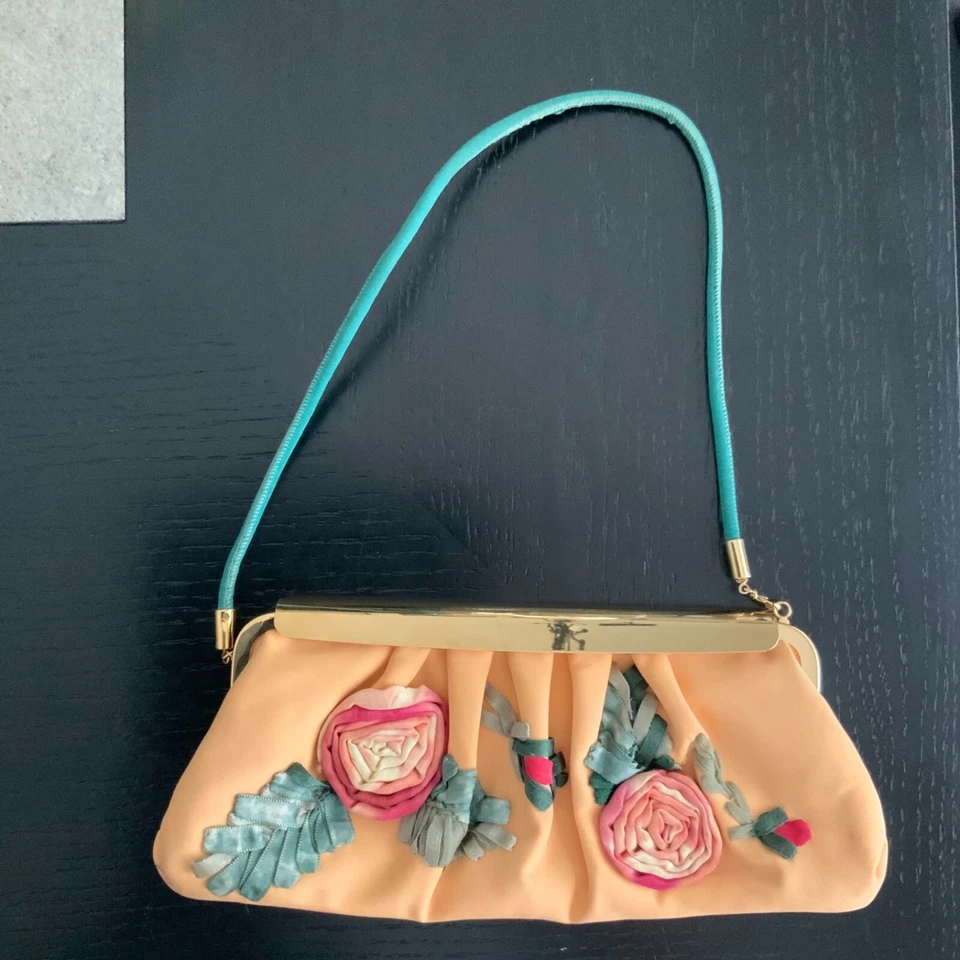 SERGIO ROSSI VINTAGE SILK CLUTCH w GOLD CLASP & DETACHABLE STRAP-RARE-PRE OWNED - Image 2 of 4