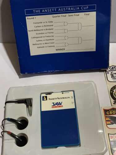 VINTAGE Miniature Thin radio 1960S-1980s Rare - Picture 3 of 11