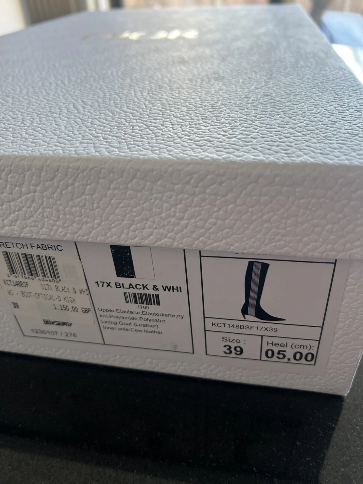 Boîte à bottes/chaussures cadeau DIOR blanche avec papier de soie Dior pré aimé !