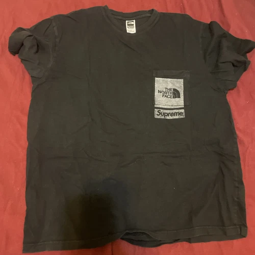 Tee shirt noir de poche imprimé Supreme The North Face