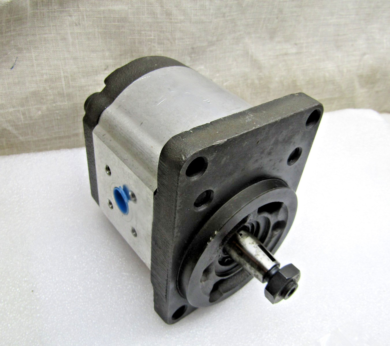 Bosch Rexroth Hydraulic Gear Pump 0517525001 AZPS-11-011RCB20MB Keyd Taper Shaft