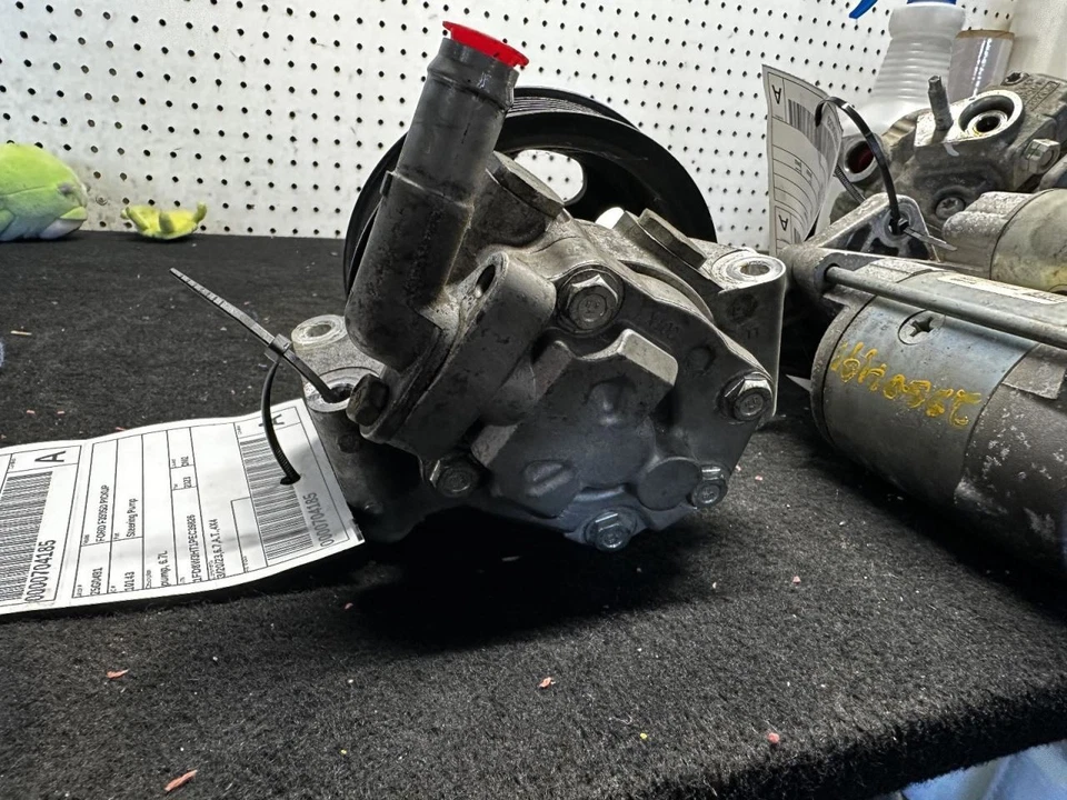 Bomba de dirección asistida para camioneta Ford F250SD 20-24 2035357 Foto 2 de 4