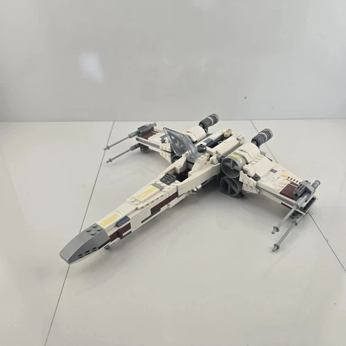 LEGO Star Wars X-Wing Starfighter Buildable Model R2-D2 Minifigure Incomplete