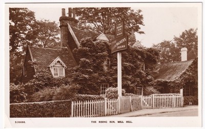 The Rising Sun Mill Hill London NW7 RPPC Postkarte Taylor Walker Beers Middlesex