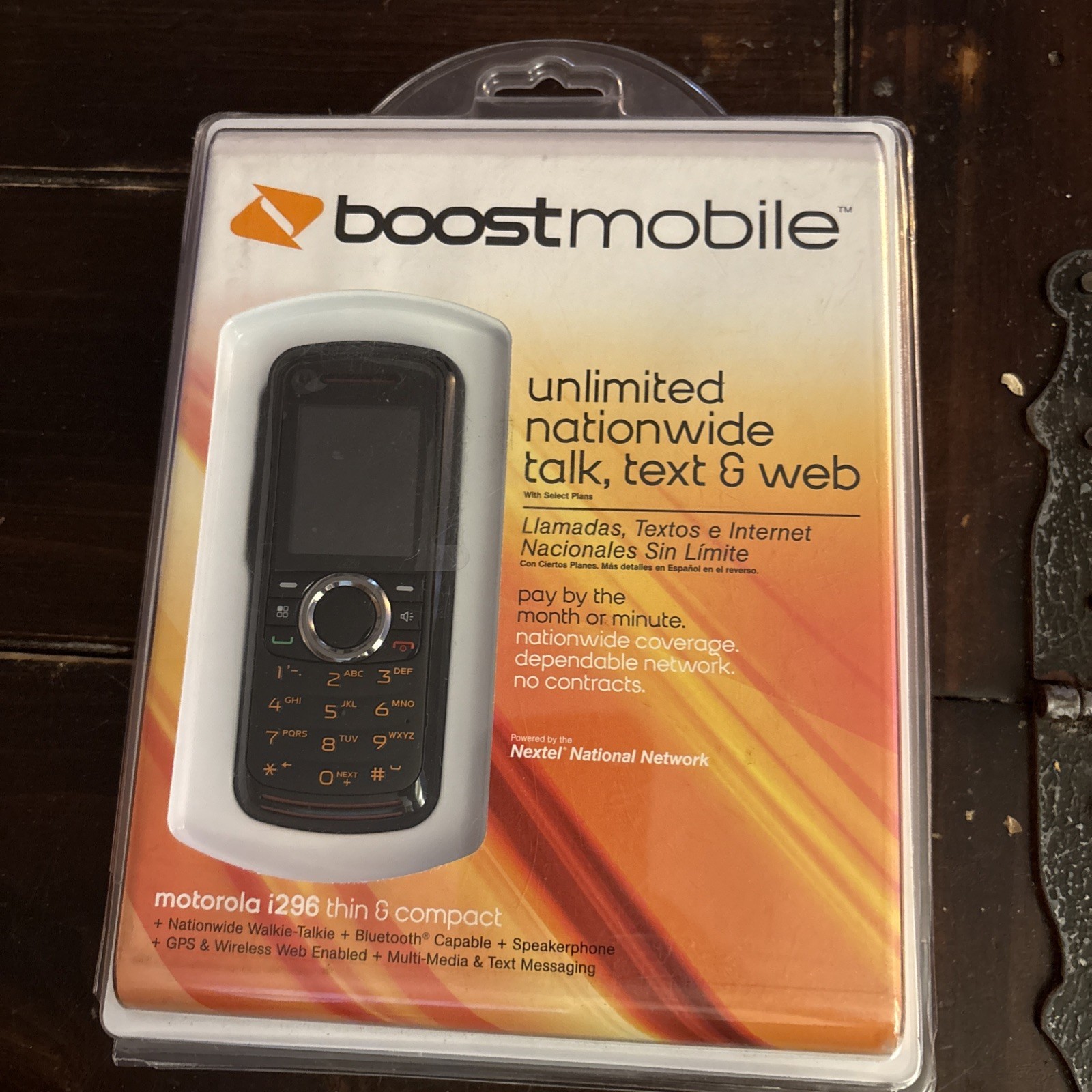 Boost Mobile Motorola i296 thin & compact Brand New Factory 