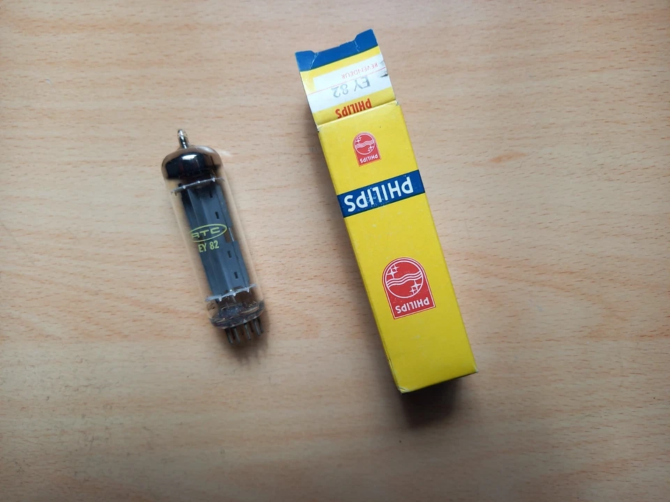 Philips EY82 6N3 (1/2 valve) TUBE LAMPE TSF NOS - Photo 1/1