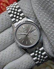 Imagen de Seiko 5 Vintage Men's Watch – Automatic Self-Winding, Stainless Steel, Day Date