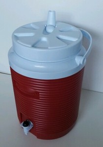 rubbermaid water jug