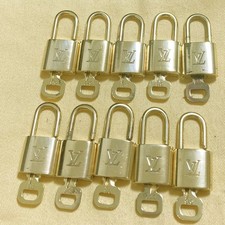 LOUIS VUITTON LV 10 SET PADLOCK KEY CHARM CADENA GOLD-PLATED FRANCE 30PDA298