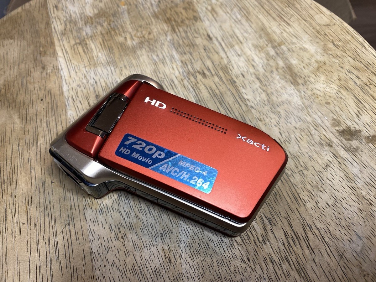 Sanyo Xacti VPC-HD700 7.1 MP 720p Camcorder Red Tested Works NO