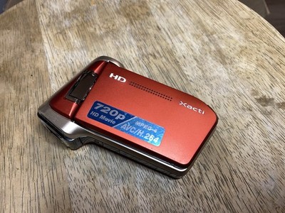 Sanyo Xacti VPC-HD700 7.1 MP 720p Camcorder Red Tested Works NO