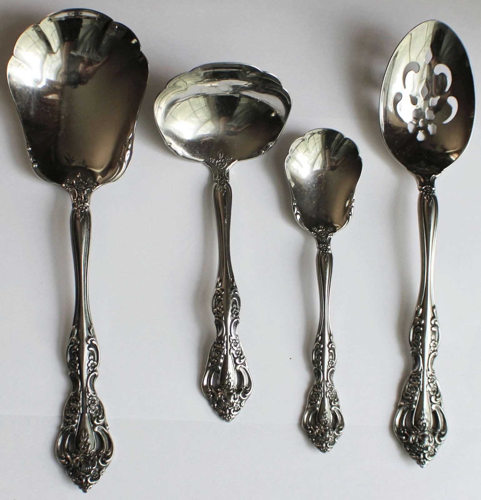 Oneida Stainless Steel 4 Piece Flatware, Ladles & Serving Spoon Strainer