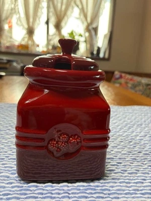 Le Creuset Jam Jar with Silicone Spreader 15 fl Ounce Cherry Red