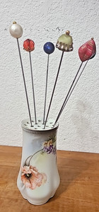 HAT PIN  HOLDER   R S GERMANY  GREEN  MARK   POPPY DESIGN