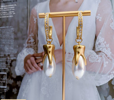 Schiaparelli High-grade exaggerated teeth brass pearl earrings