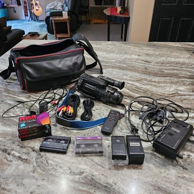 Sony CCD-FX310 Cam Corder Wires, Extra Battery, Tapes, Powers on, tape wont shut