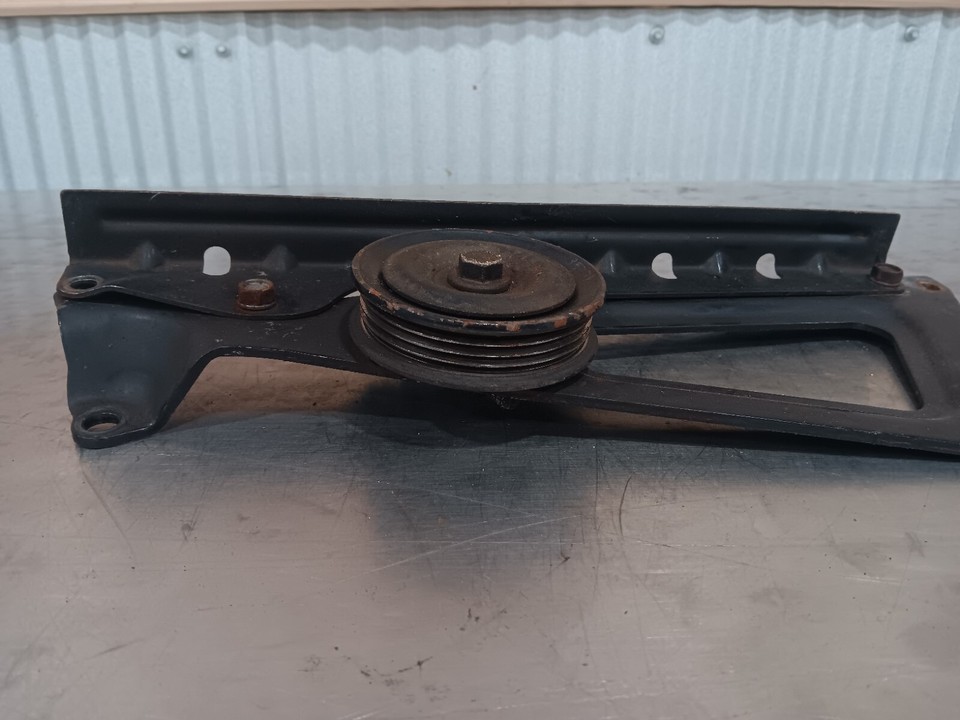 9804 Nissan Frontier 3.3L 0004 Xterra AC Belt Idler Pulley Bracket