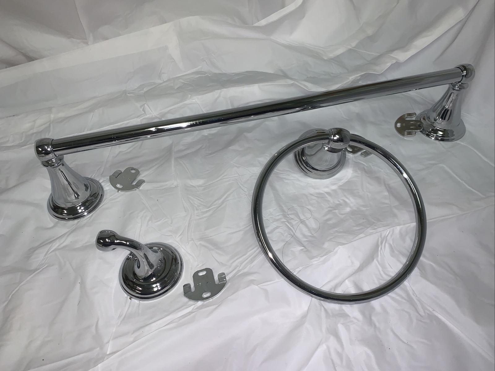 Delta Windemere 3 Piece Bath Set Chrome Finish Towel Ring, Robe Hook