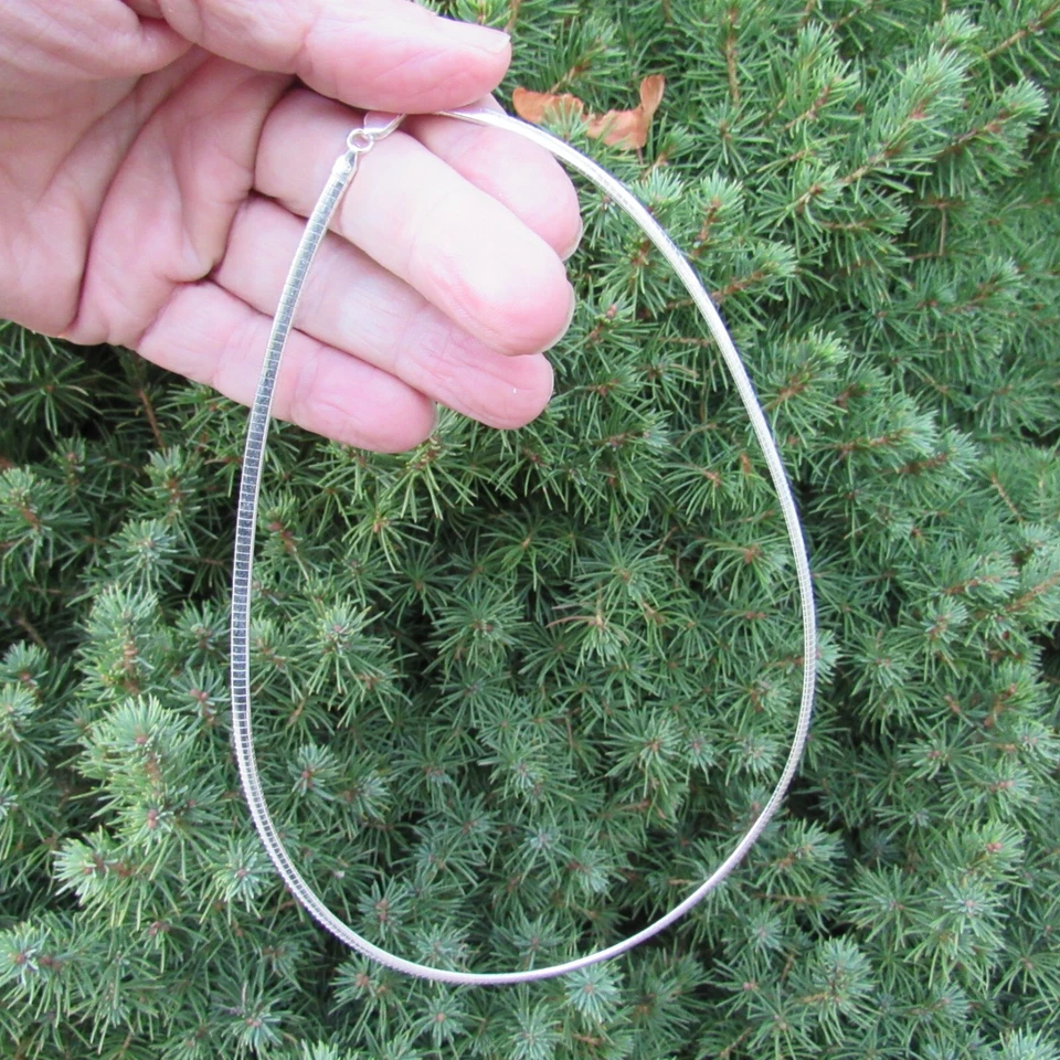 Gargantilla de cadena Omega plana italiana de plata de ley 925 sólida para mujer