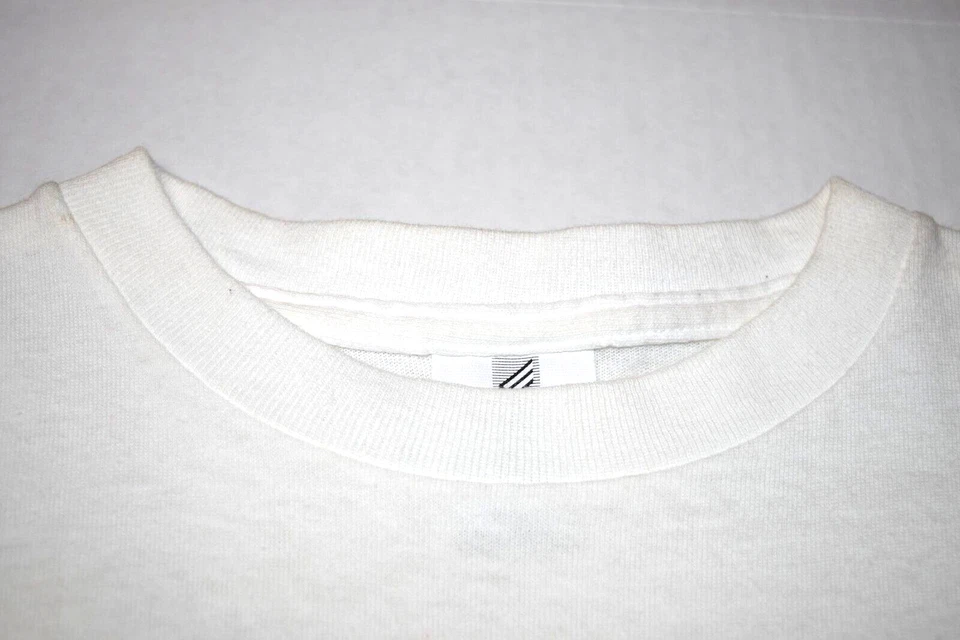 Camiseta vintage de Mickey Mouse talla juvenil o XS/2XS años 80 90 leyendo una aventura Foto 4 de 4