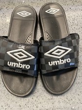 Young Boys Umbro Slides Size Medium 1/2 Brand New