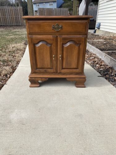 Ethan Allen Heirloom Maple Nutmeg Cabinet Nightstand