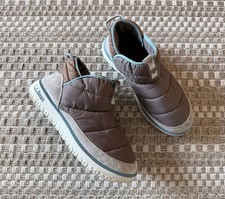 LL BEAN Mountain Classic Ankle Boots - women s 6 - Quilted Booties L.L.Bean