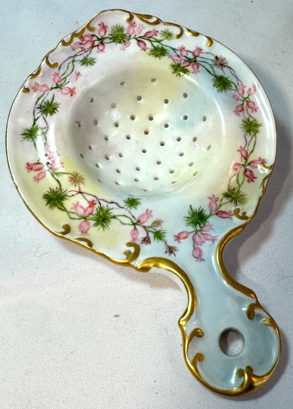 VICTORIAN ANTIQUE HAND PAINTED PINK & GREEN & GOLD TEA STRAINER-FREE SHIP