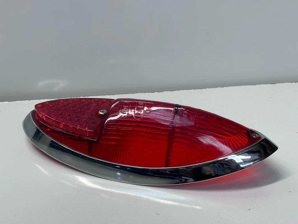 Lente traseira Hella 1960-1969 Volkswagen Type 3 Karmann Ghia fabricante de equipamento original - Imagem 3 de 4