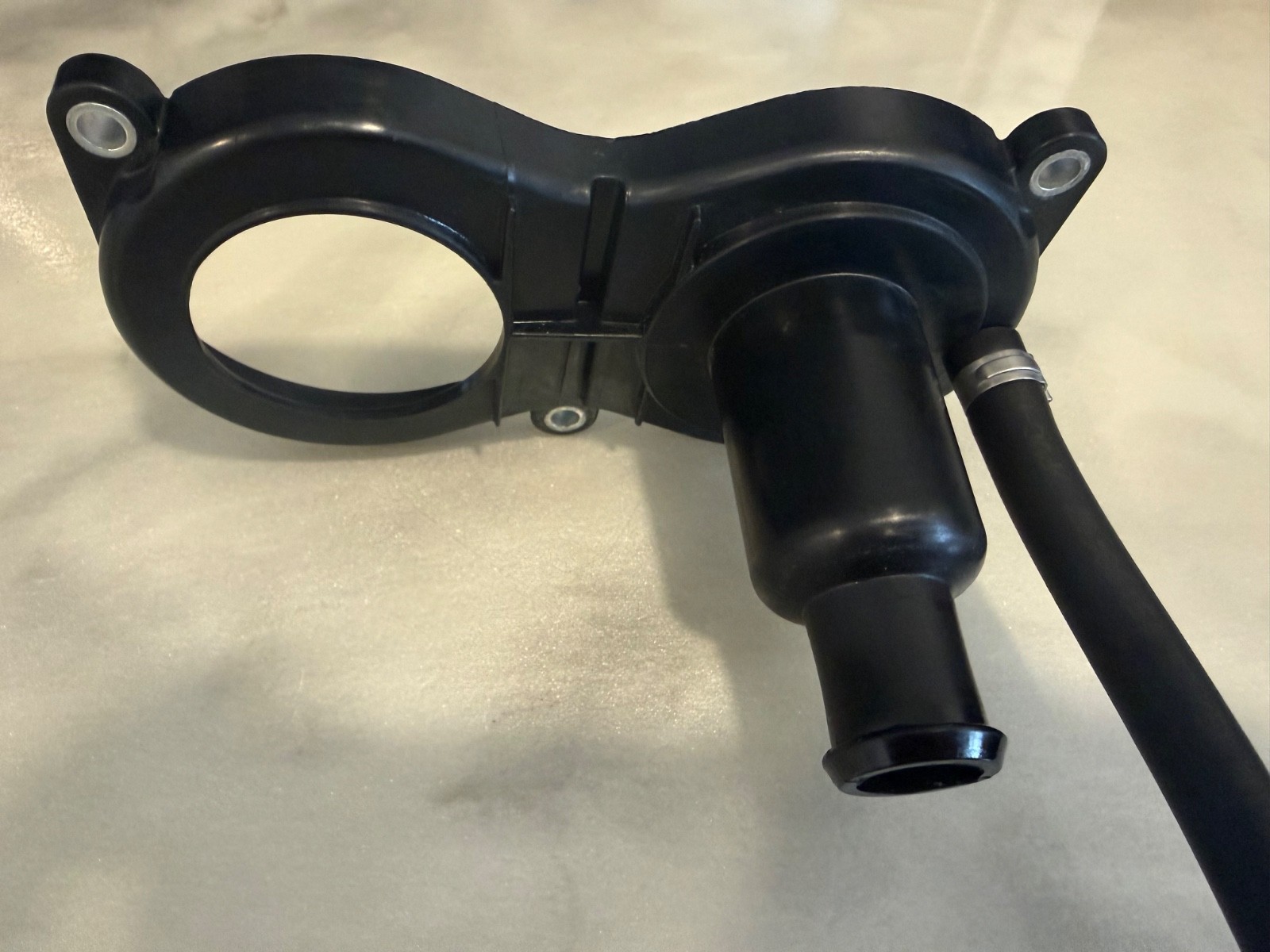 engine motor oil filler tube hose line lid 570s 600lt mclaren 13F200CP
