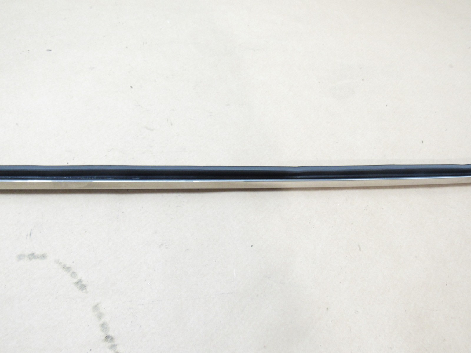 Bentley Continental GT 2012 Right Door Weatherstrip Seal Molding 11-18 ;#3
