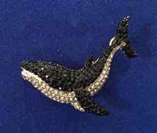 Magnificent Rhinestone Humpback Whale 2" Brooch Pin Eye-Catching Marine Jewelry