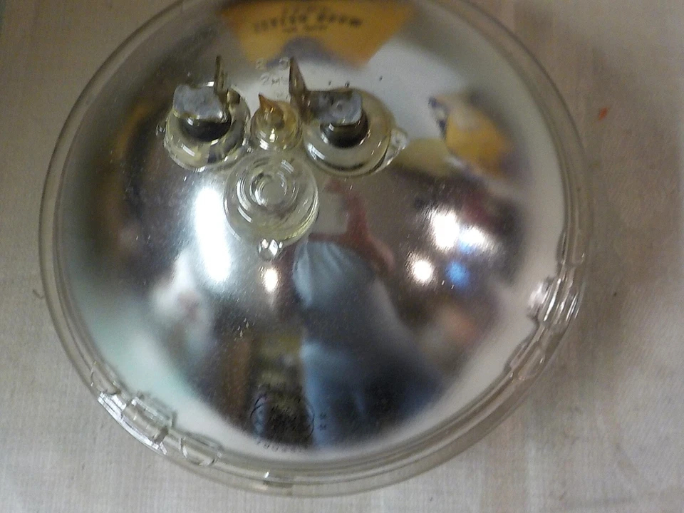 Case of 12 New Old Stock GE Sealed Beam Lamp / Light 300 watt Airport Par 56 - Image 2 of 4