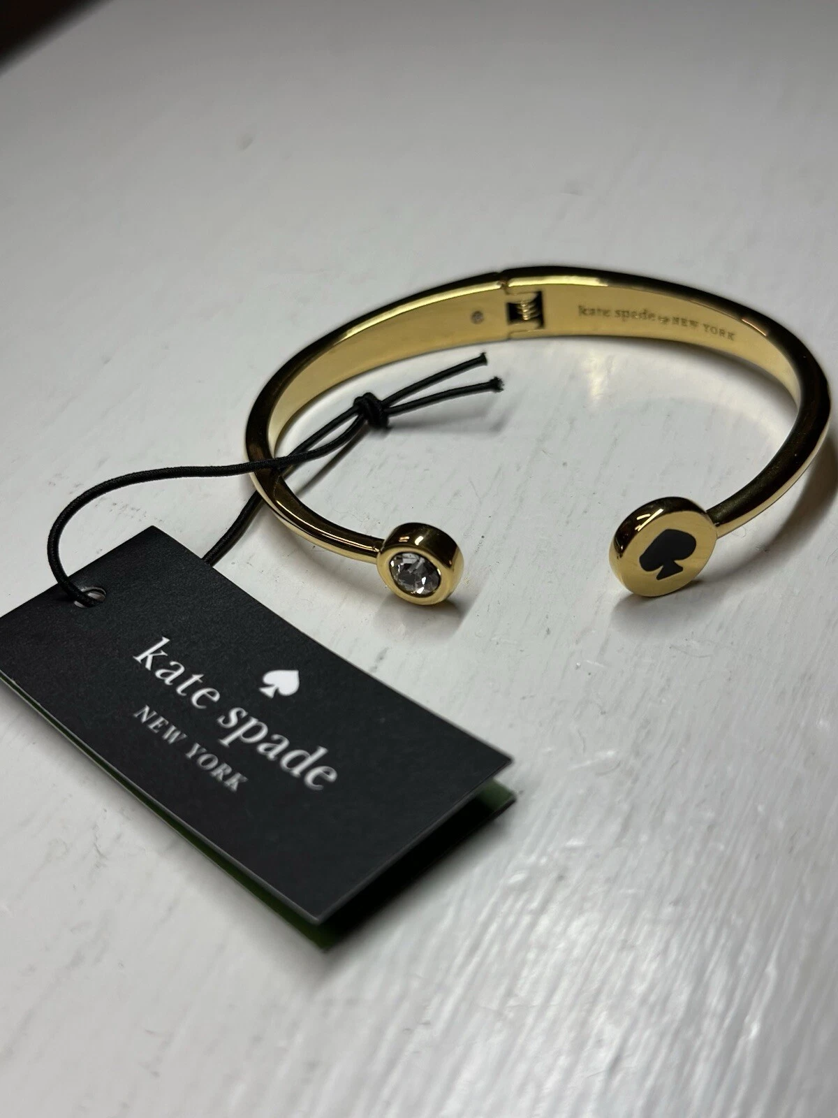 KATE SPADE Bracciale Cerniera Aperta Spot The Vanga Metallo Placcato Oro con Pietre di Vetro