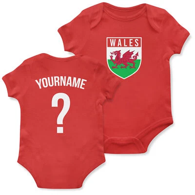 THE CLOTHING SHED Baby Wales Flagge Abzeichen individuell Name und Nummer Strampler Fußball personalisiert Geschenk