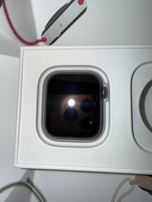 Apple Watch Series 5 40mm Space Gray   Wie neu, keine Kratzer