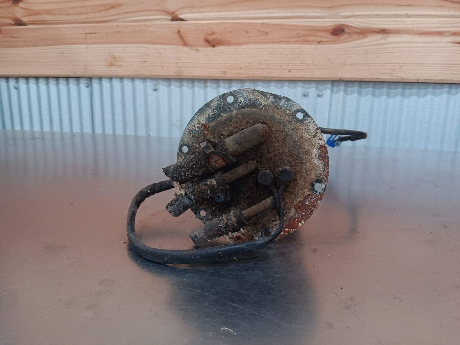 84-89 nissan 300zx z31 OEM fuel pump hanger assembly needs new pump