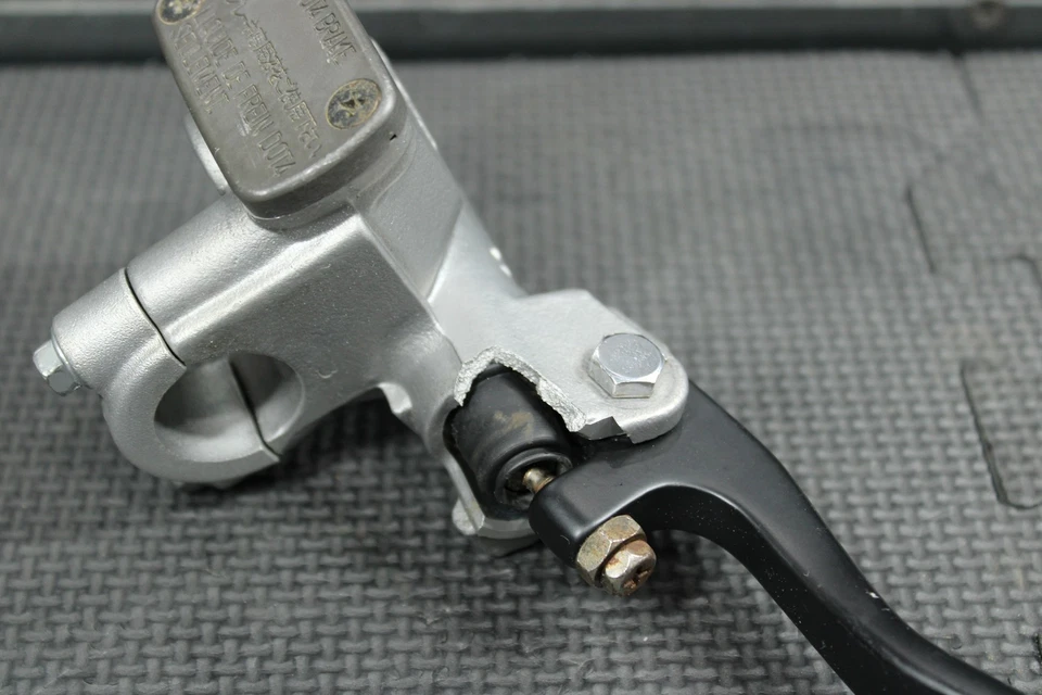 Honda CR125R 2005 OEM NISSIN FRENO DELANTERO CILINDRO MAESTRO CON PALANCA 455510-MEY-305 Foto 3 de 4