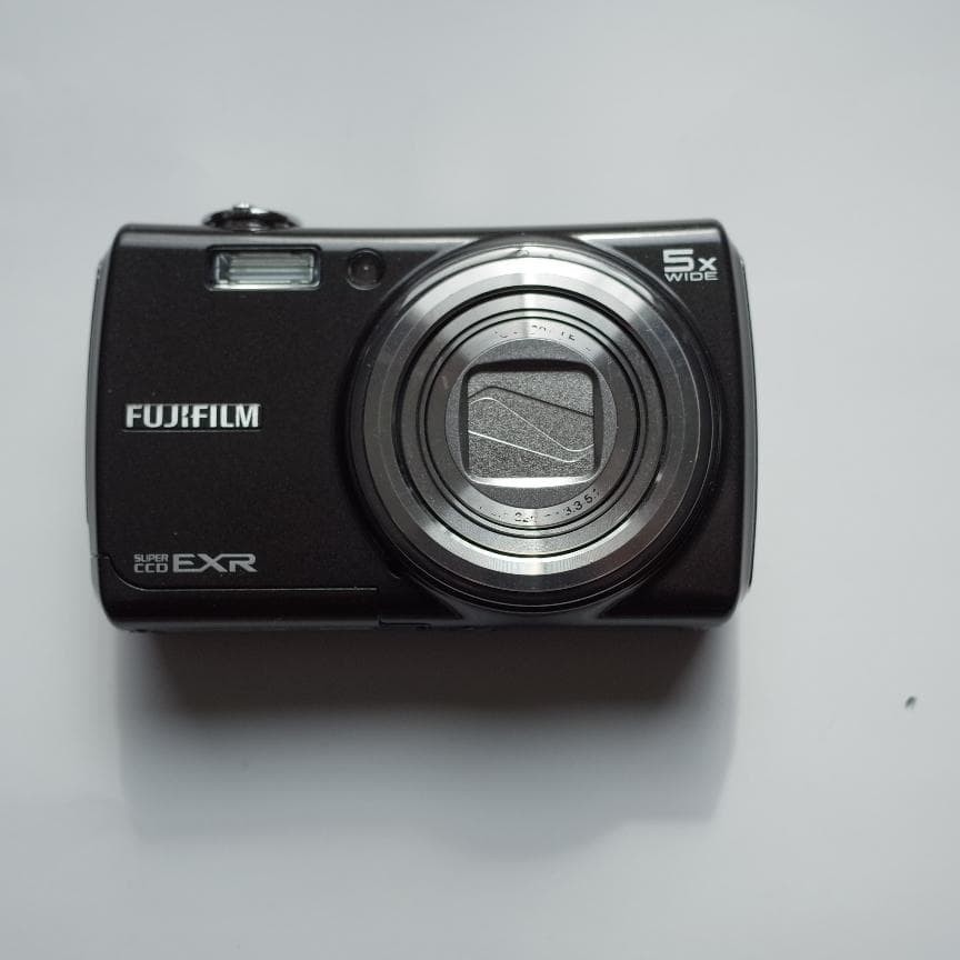 Fujifilm FinePix F200EXR Compact Digital Camera Tested Working