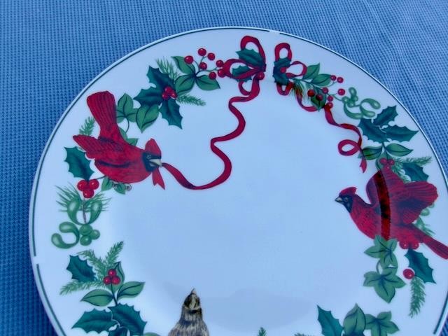 ROYAL NORFOLK ( LOT OF 8 ) CARDINAL CHRISTMAS DINNER PLATES UNUSED