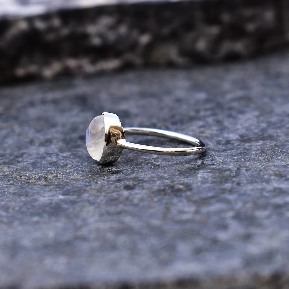 Anillo bohemio de uso diario de plata de ley 925 chapado en oro con piedra lunar natural Foto 3 de 4