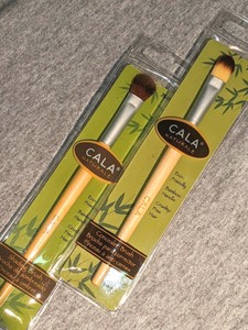 cala concealer brush