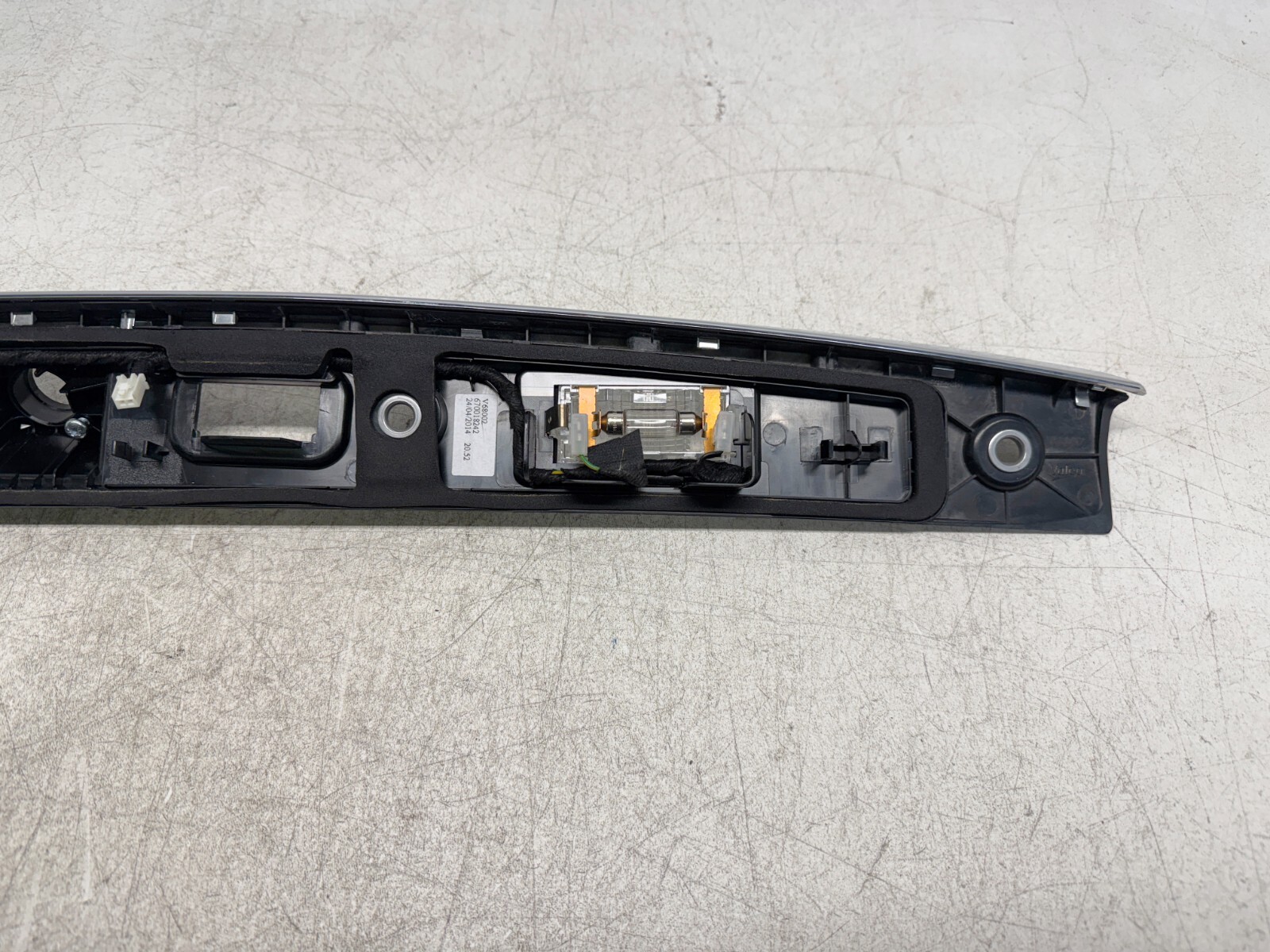 P50196 2014-2020 Maserati Quattroporte Trunk Garnish Trim Moulding 670018242 OEM