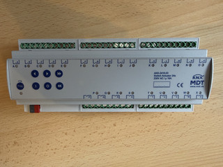 MDT AKS 2416.03 KNX Schaltaktor Standard 16 A | 24 fach