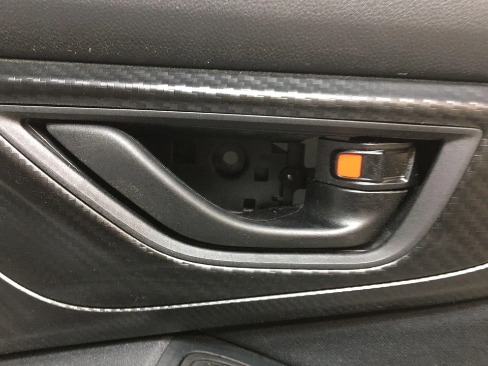 18 SUBARU IMPREZA Front Door Trim Panel - Изображение 2 из 3