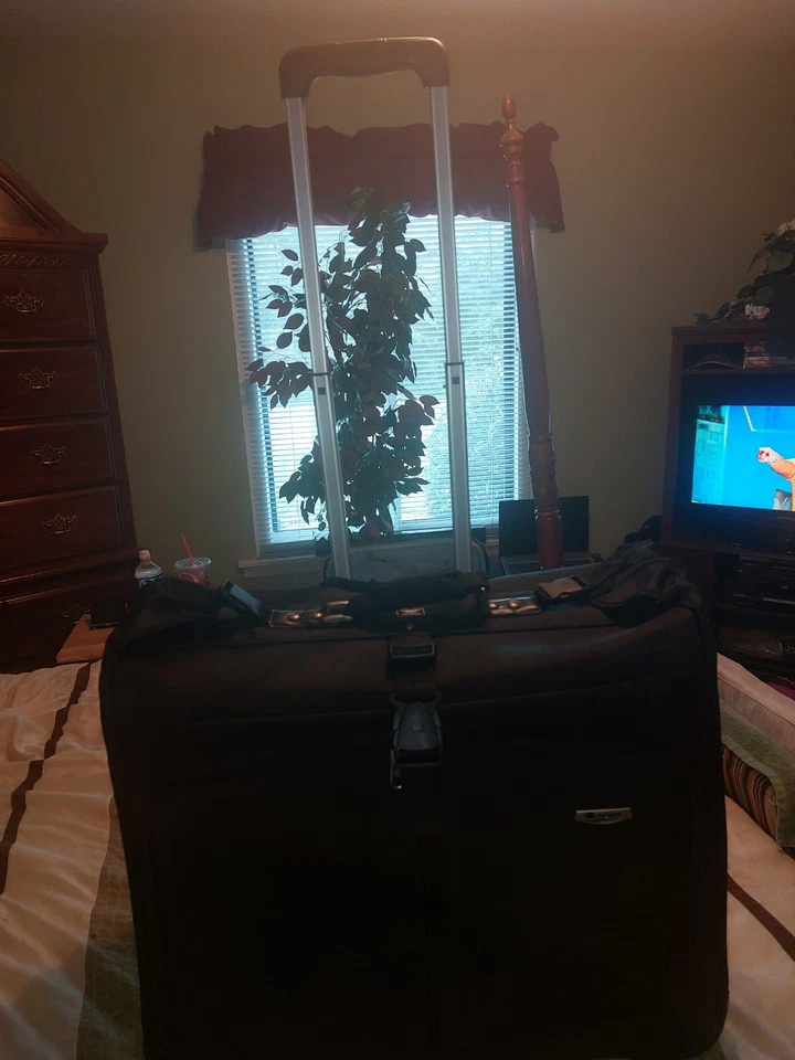 luggage - Image 2 of 4