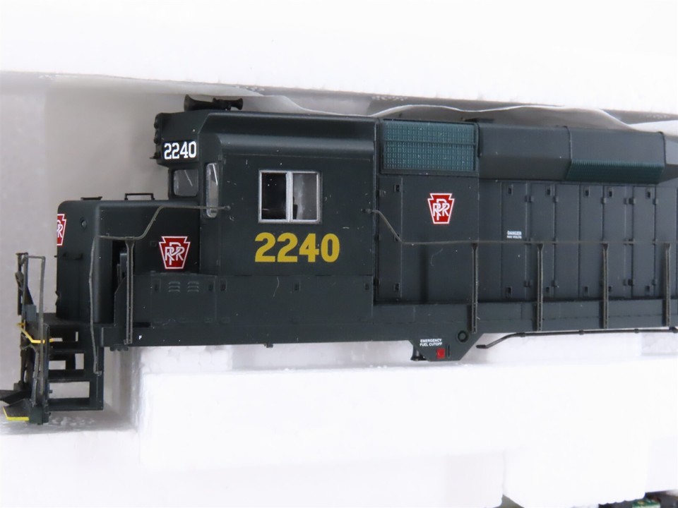 HO Scale Proto 2000 23120 PRR Pennsylvania GP30 Diesel Loco 2240 BAD